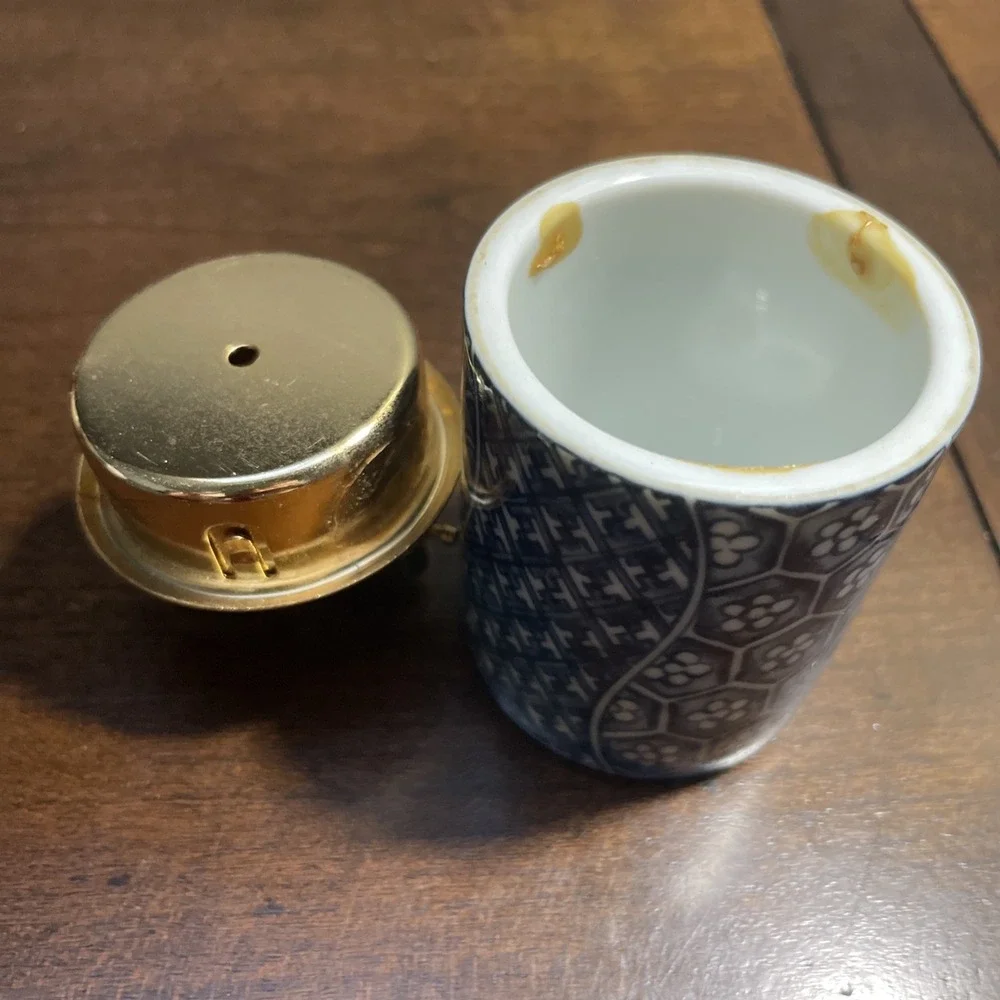 RARE PORCELAIN PENGUIN LIGHTER MANN JAPAN -KUTANI/SEIGAIHA